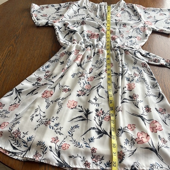 Sienna Sky mock wrap dress white w/flowers flutter sleeves lined bottom size S - Picture 12 of 15